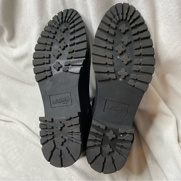 Life Stride Women's Simone Black Leather Almond Toe Booties - Picture 10 of 11